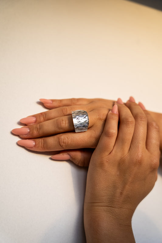 Le Bague « Éclat Ciselé »
